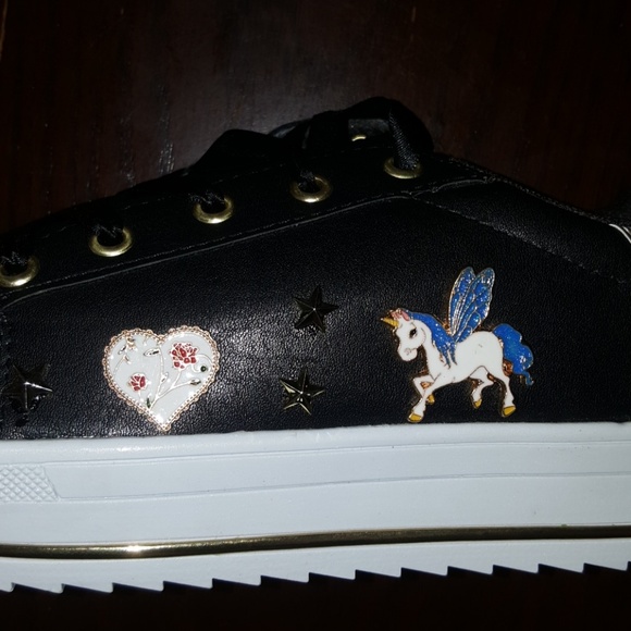 Shoes - Picture 2 of 3